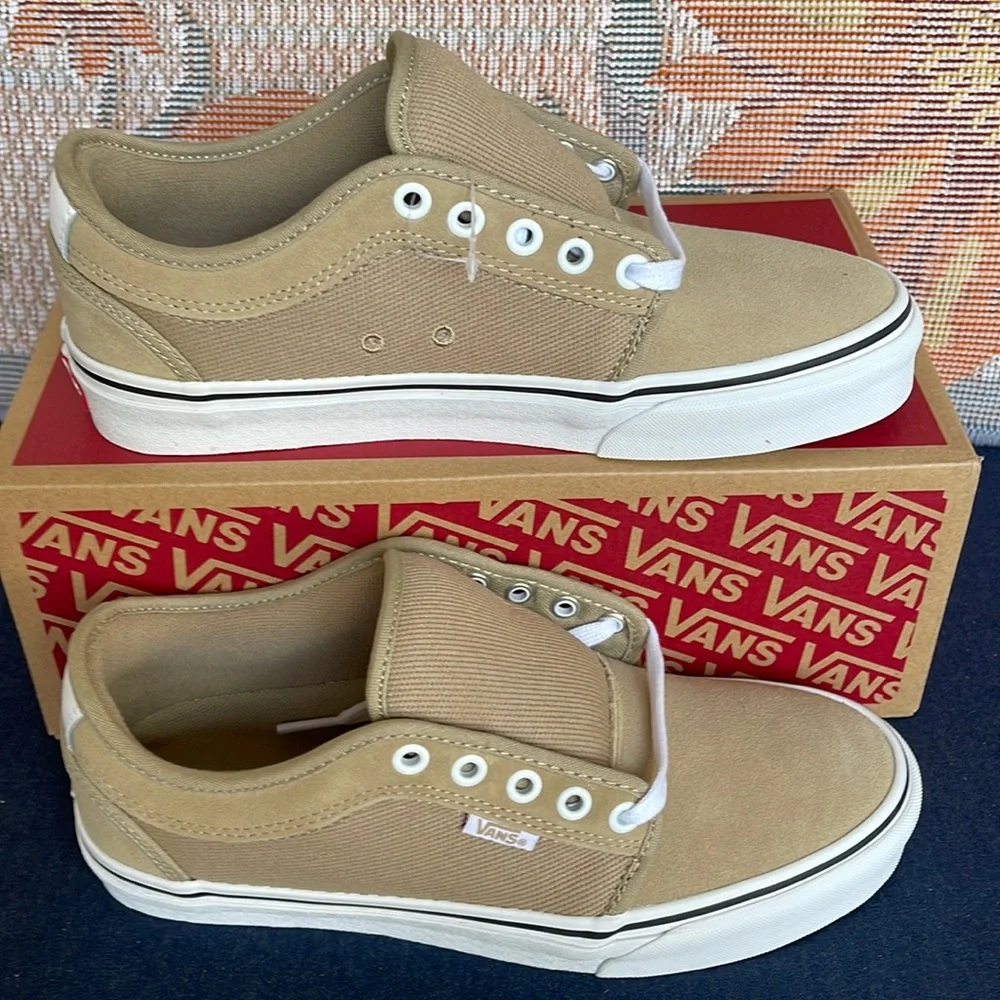 Vans WMNS Chukka Low
Incense/White
VN0A5HEX3BW
Sneakers - Picture 2 of 16